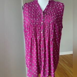 Charter Club sleeveless pleated V neck top in a size m office career layer